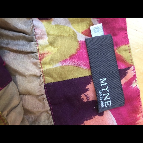 Myne Olive skirt as seen on Vanessa Hudgens - Picture 4 of 7